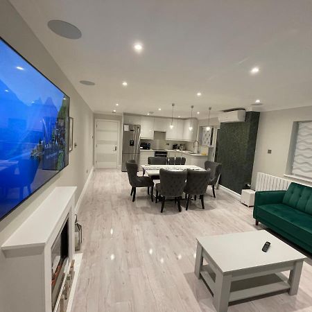 Luxury House Apartment Greenford  Bagian luar foto