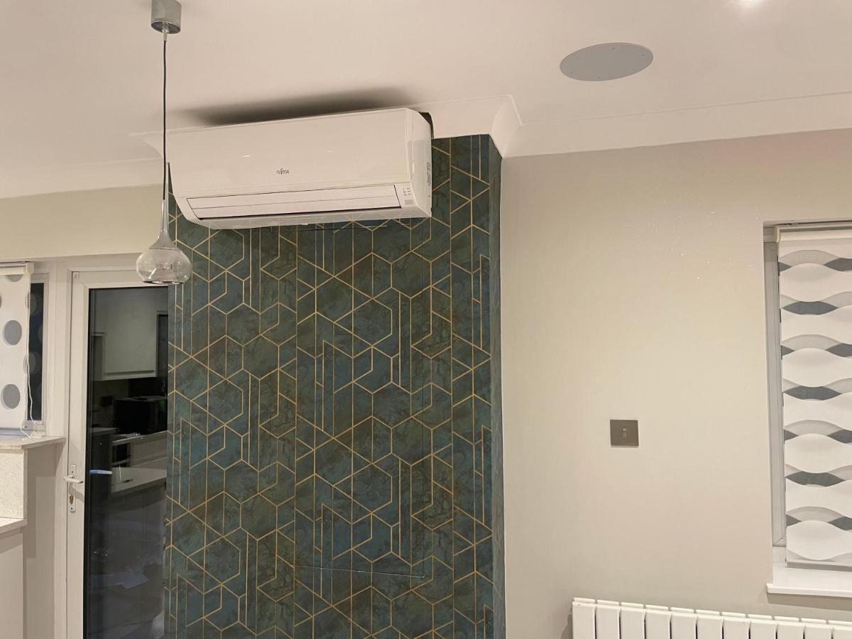Luxury House Apartment Greenford  Bagian luar foto