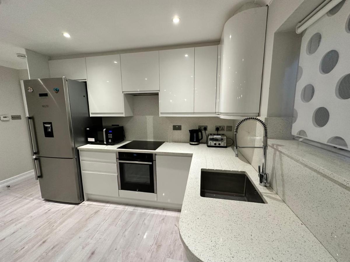 Luxury House Apartment Greenford  Bagian luar foto