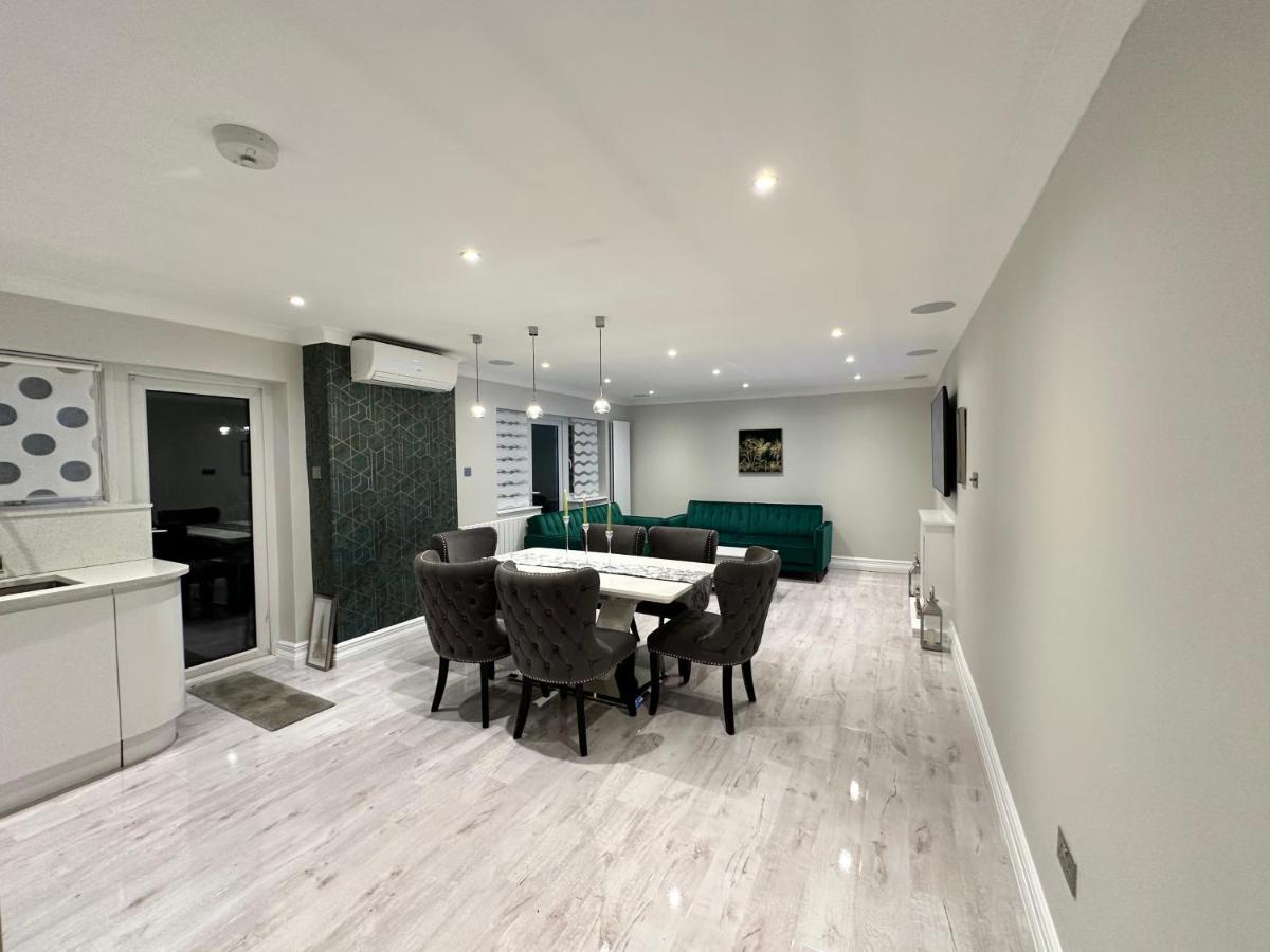Luxury House Apartment Greenford  Bagian luar foto