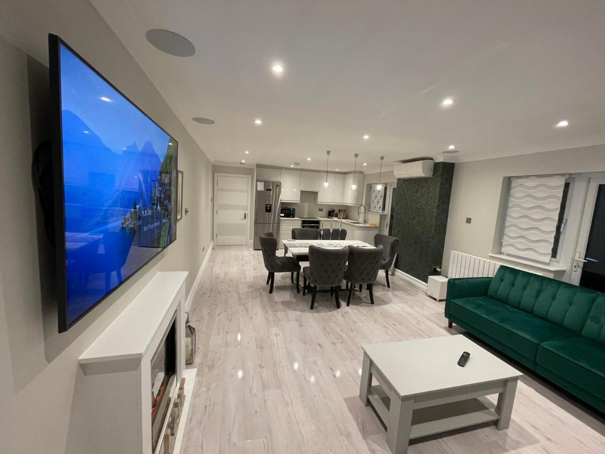 Luxury House Apartment Greenford  Bagian luar foto