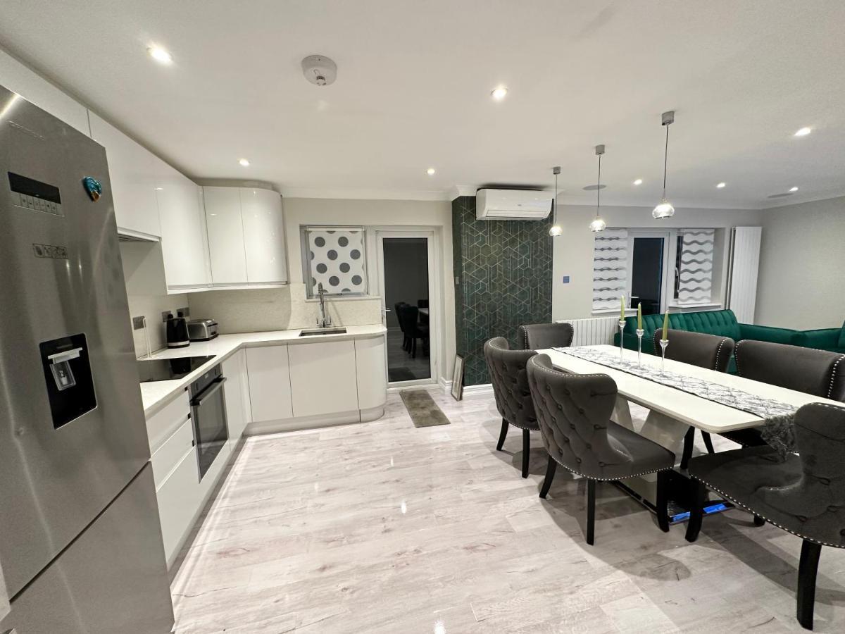 Luxury House Apartment Greenford  Bagian luar foto