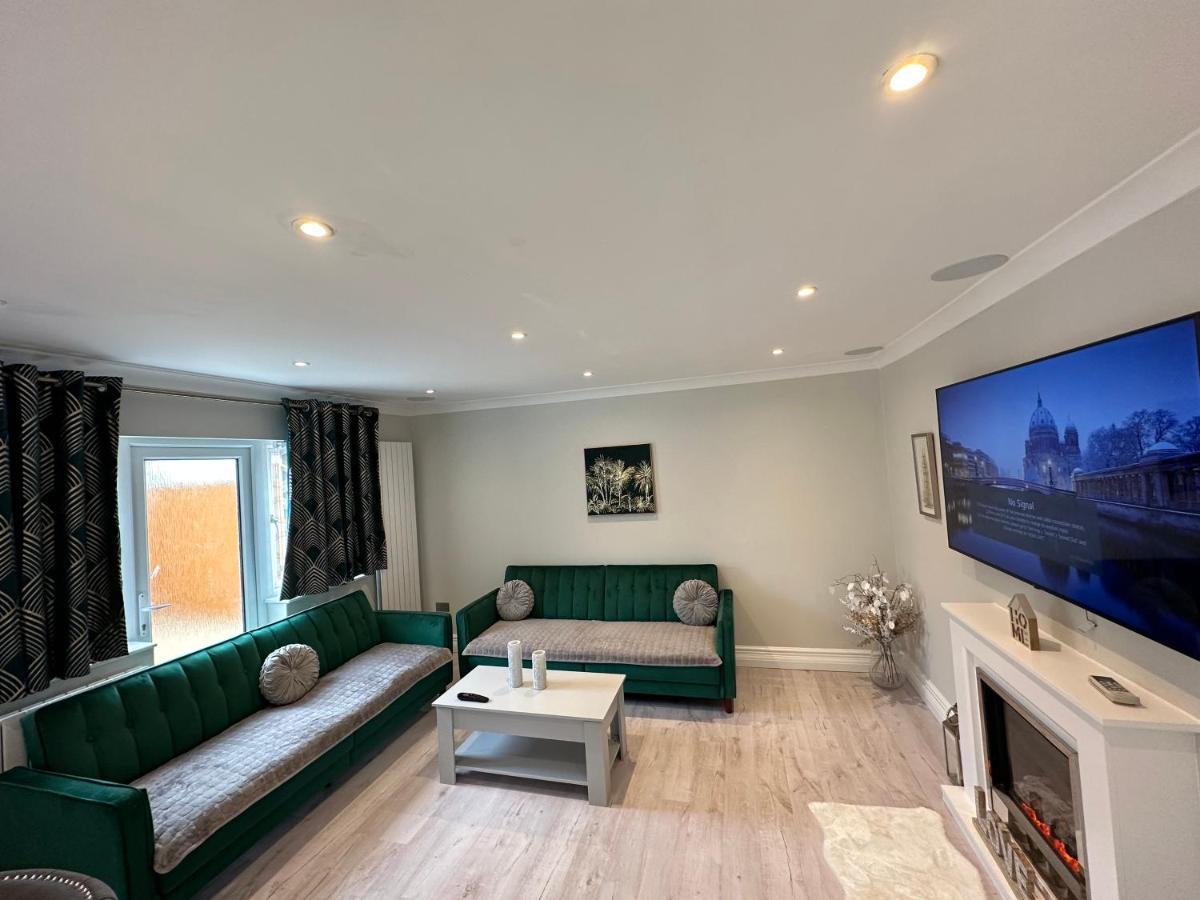 Luxury House Apartment Greenford  Bagian luar foto