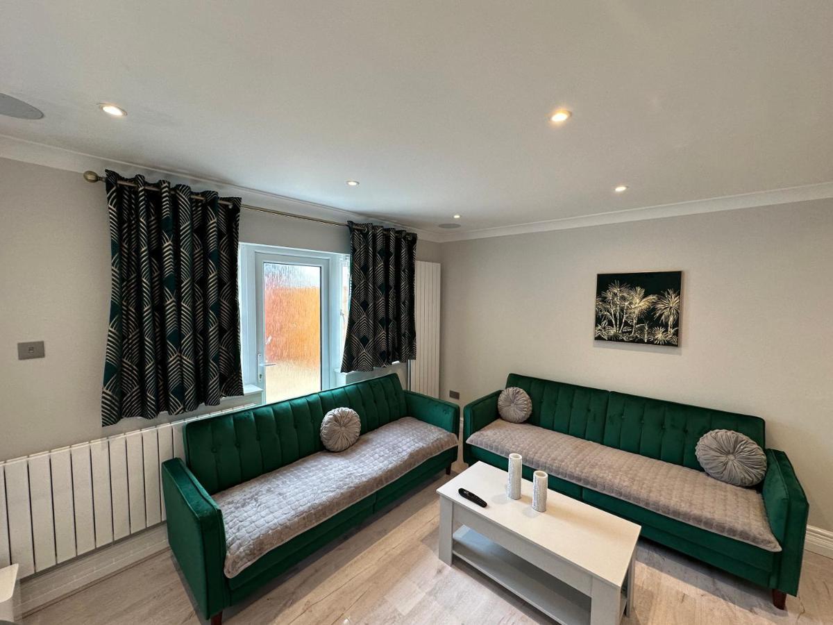 Luxury House Apartment Greenford  Bagian luar foto