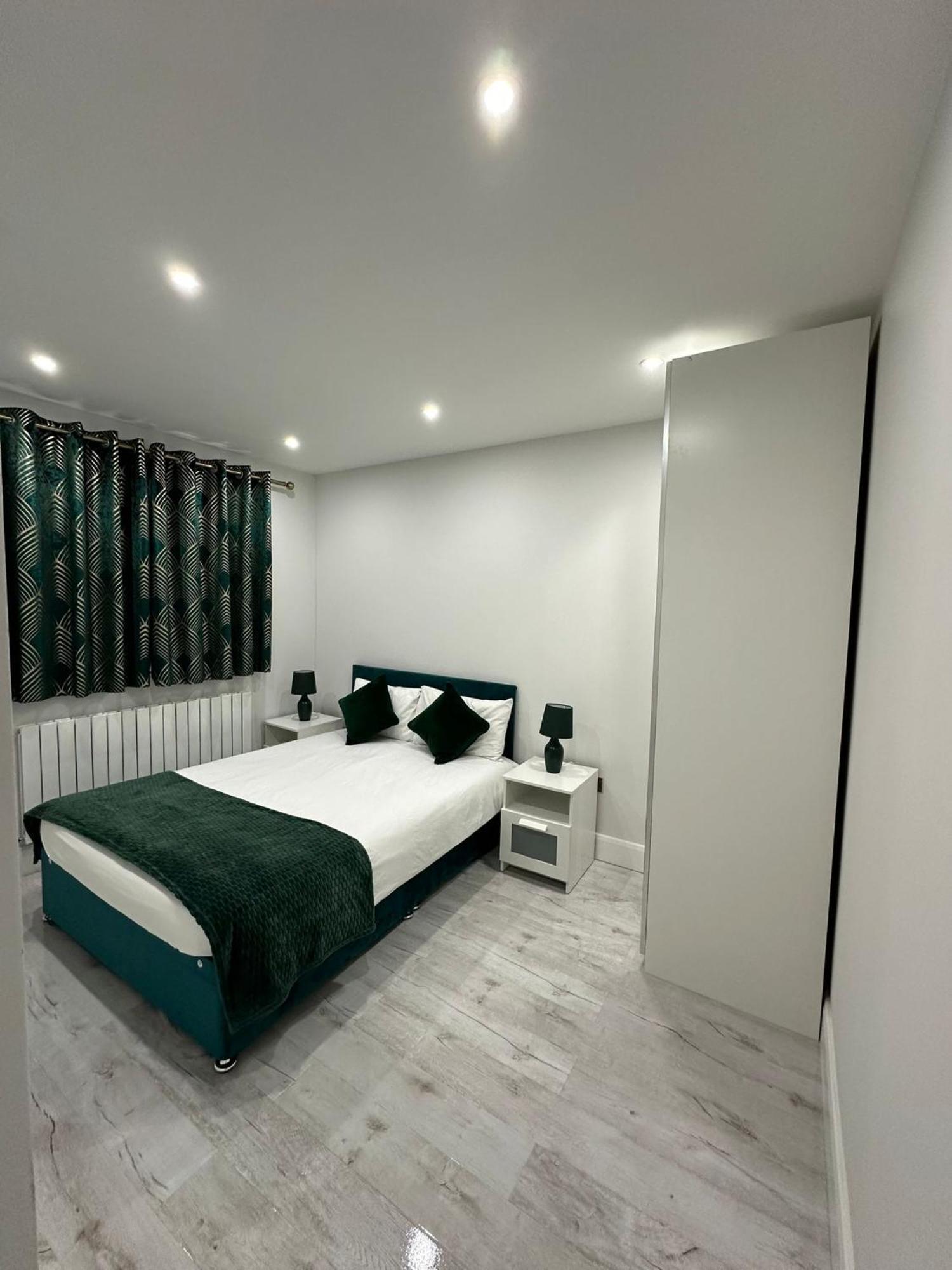 Luxury House Apartment Greenford  Bagian luar foto