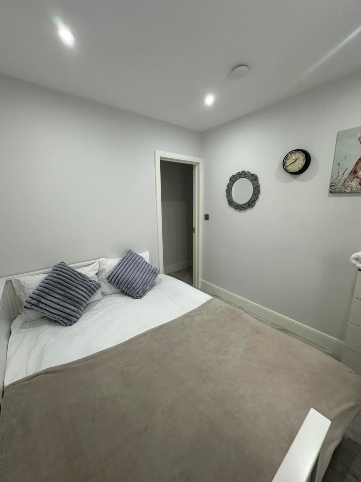 Luxury House Apartment Greenford  Bagian luar foto