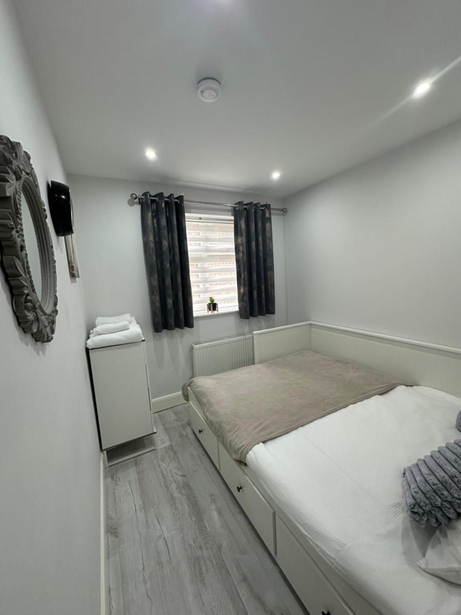 Luxury House Apartment Greenford  Bagian luar foto