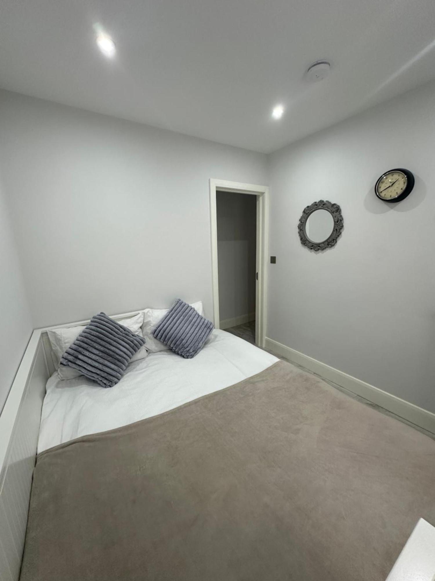 Luxury House Apartment Greenford  Bagian luar foto