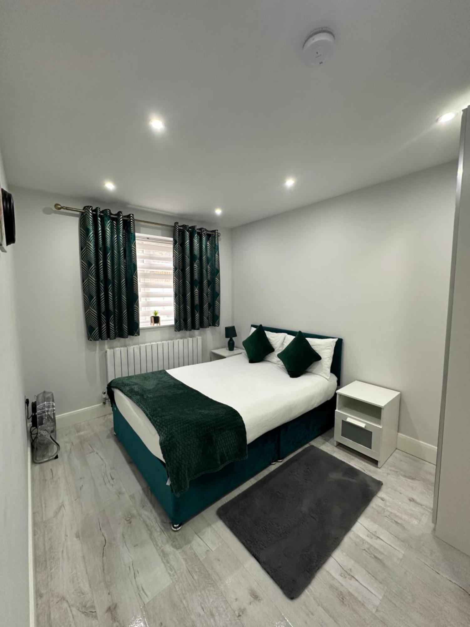 Luxury House Apartment Greenford  Bagian luar foto