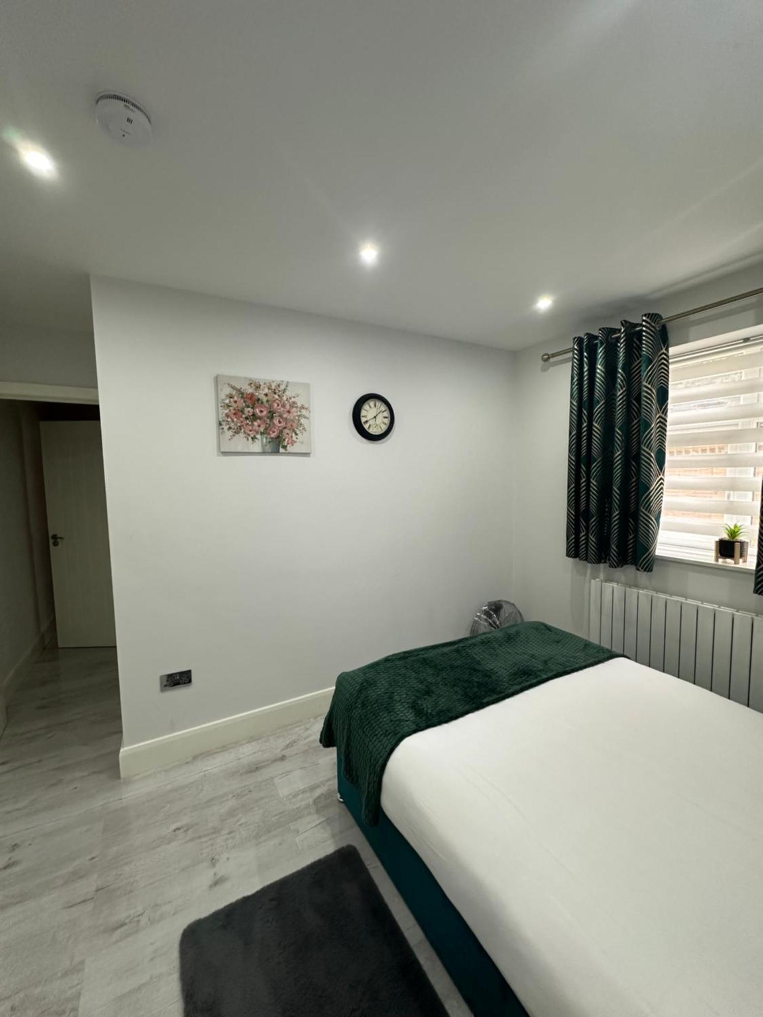 Luxury House Apartment Greenford  Bagian luar foto